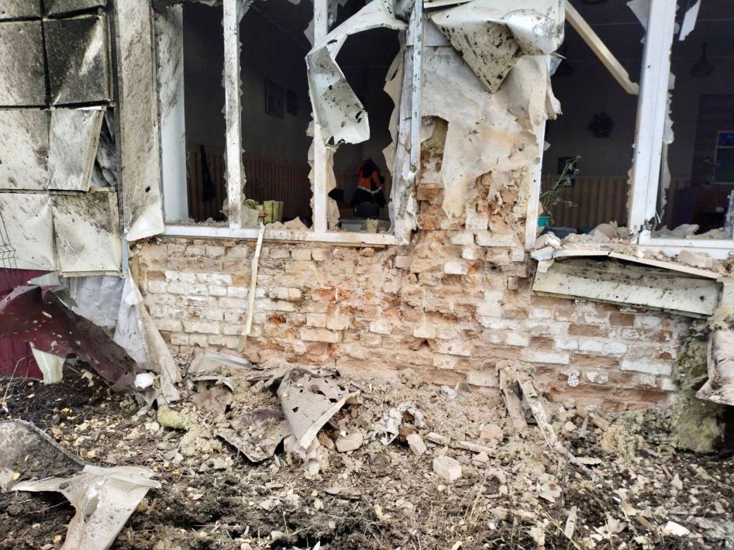 Детский сад и библиотека пострадали в результате обстрела в Белгородской области