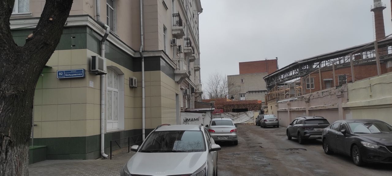 В Воронеже около известного дома с башней нашли самовольную постройку