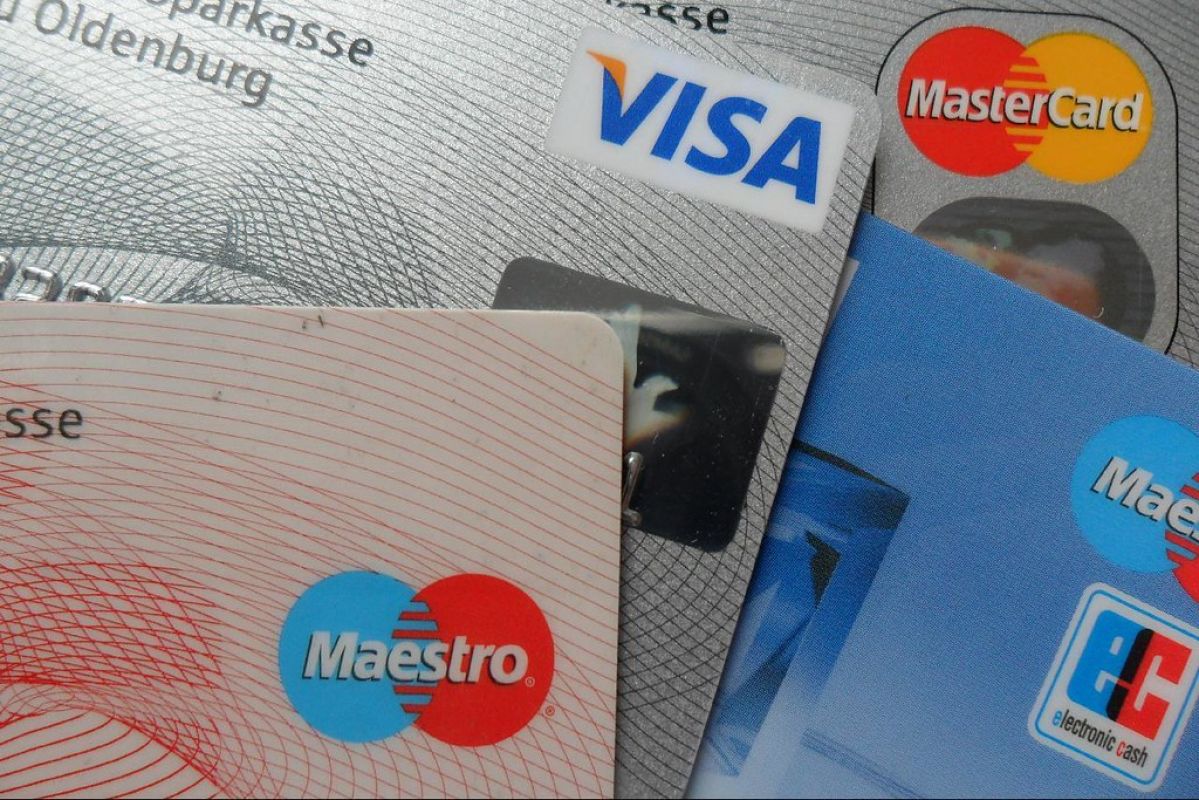 Как часто россияне пользуются кредитным картами?