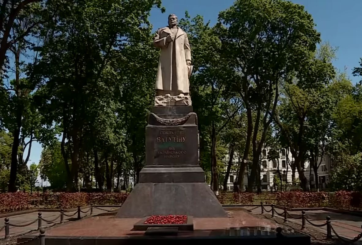 В Киеве снесут памятник советскому генералу из&nbsp;Воронежской области