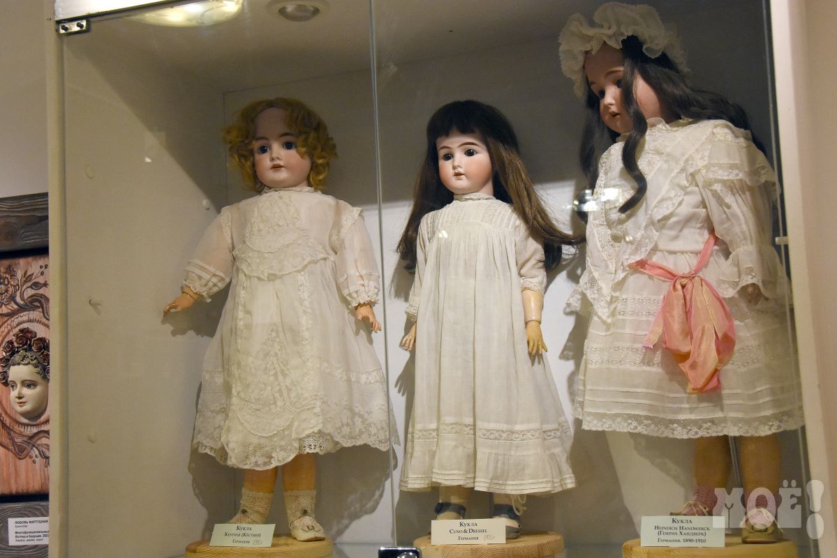 «В таких кукол играли дочери Николая II»: в&nbsp;Воронеже открылась выставка уникальных игрушек