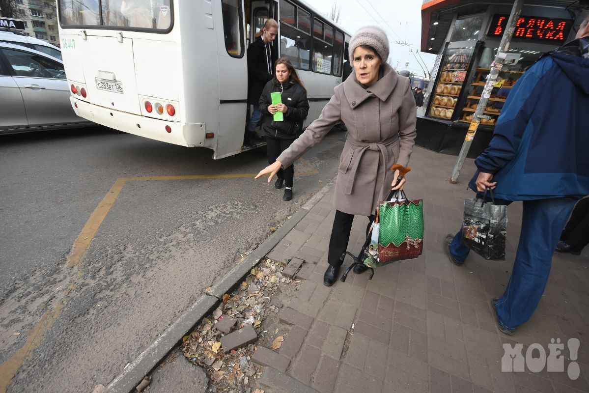 Жительница Воронежа хочет отсудить у чиновников полмиллиона за падение на автобусной остановке
