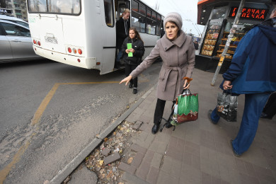 Жительница Воронежа хочет отсудить у чиновников полмиллиона за падение на автобусной остановке