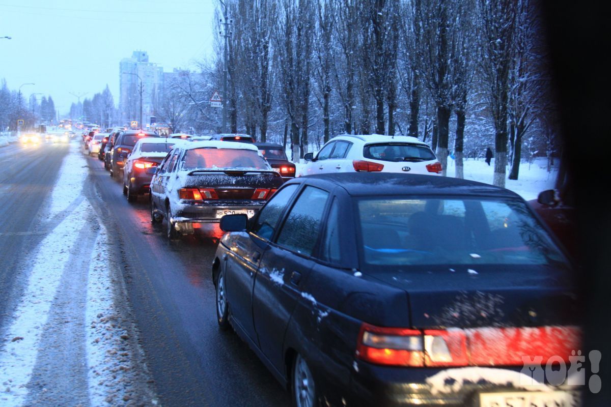 Воронеж сковали 8-балльные пробки после выпавшего снега