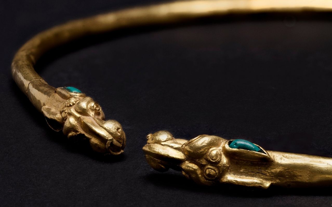 Столичный музей показал найденное в Воронежской области золотое украшение I века н. э.