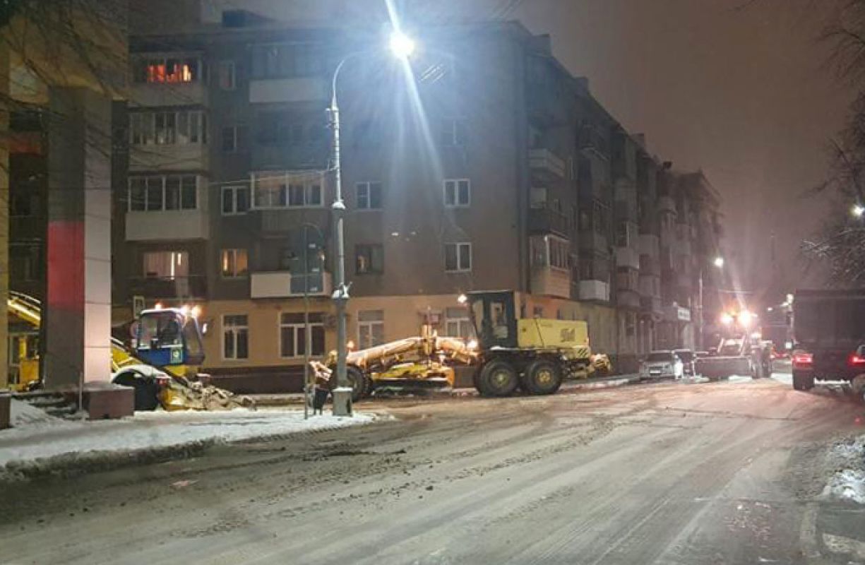 Для уборки снега в Воронеже прошлой ночью было задействовано 174 спецмашины