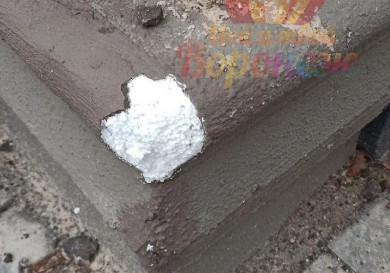 Под фасадом исторического дома в центре Воронежа обнаружился пенопласт