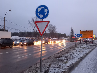«Для пешеходов это просто жесть»: воронежцы отметили недостатки турбокольца на перекрёстке Остужева — Минская