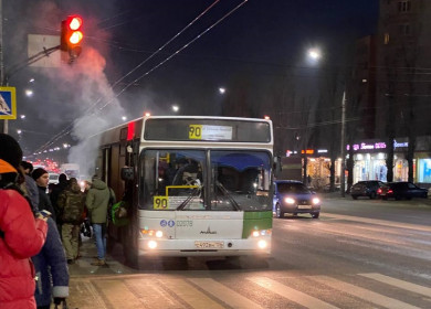 Автобус с пассажирами задымился в Воронеже