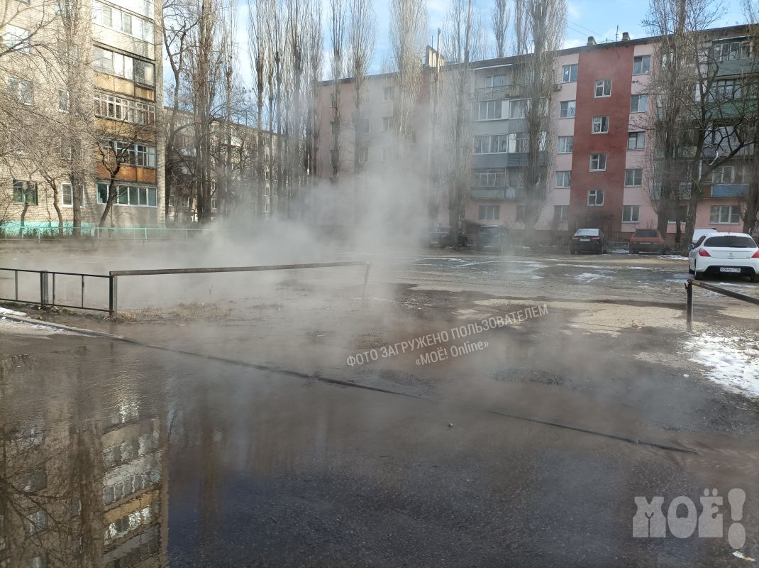 «Река около 500 метров в длину»: по улицам Воронежа потекла горячая вода