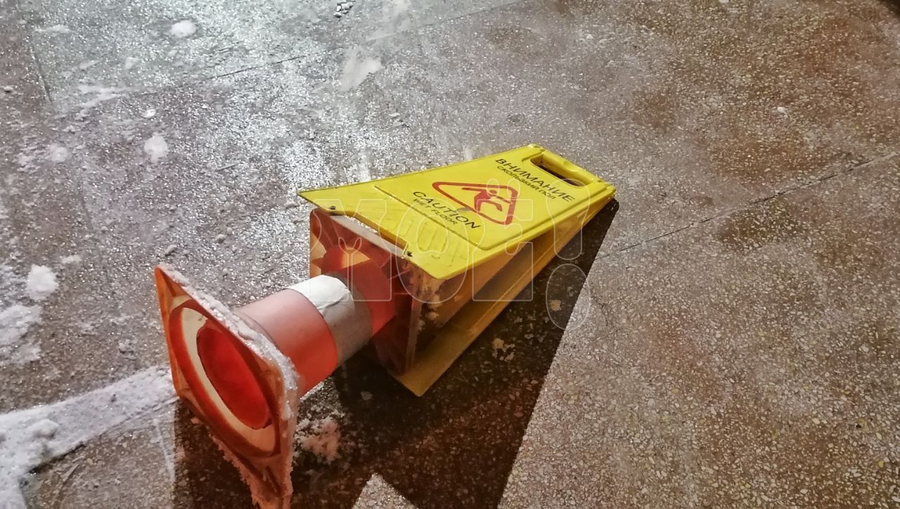 «Не забудьте захватить коньки!» Воронеж превратился в&nbsp;каток после зимнего дождя