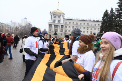 Закон о штрафах до 5 млн рублей за осквернение георгиевской ленты приняли в Госдуме