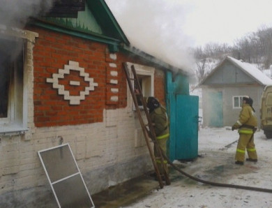 В Воронеже при пожаре в жилом доме загорелся пол — погиб мужчина
