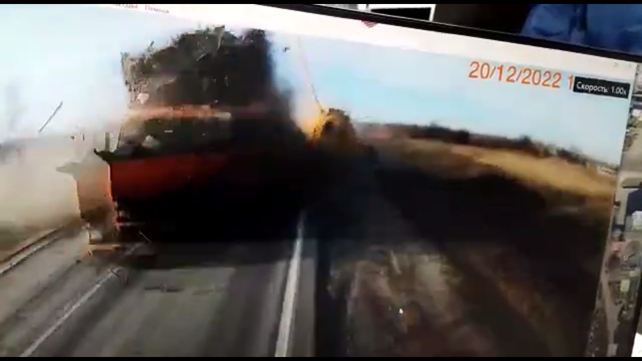 Жуткая авария КамАЗа и грузовика с цистерной в Воронежской области попала на видео&nbsp;