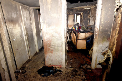 Появились фото с места пожара на Туполева, в котором погибли двое детей