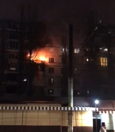 12 человек спасли пожарные из пылающей многоэтажки в Воронеже