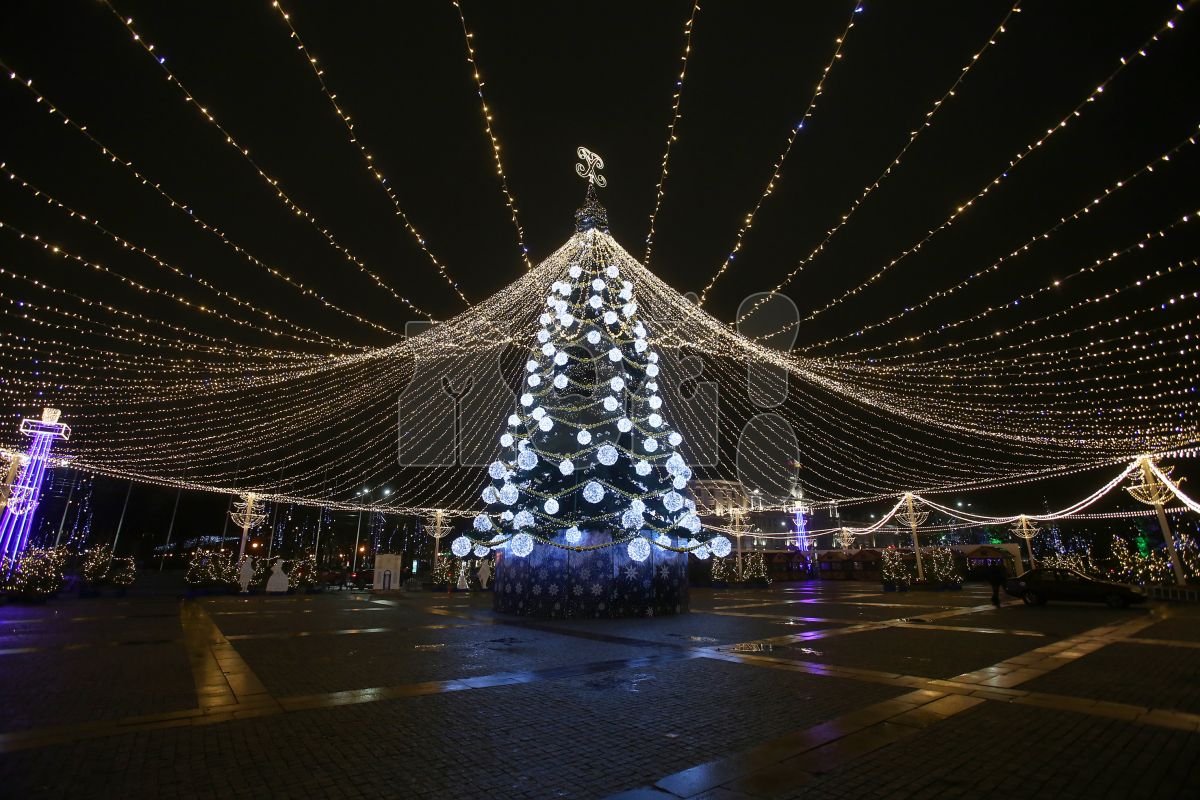 В новогоднюю ночь родители потеряли сына на площади Ленина в Воронеже