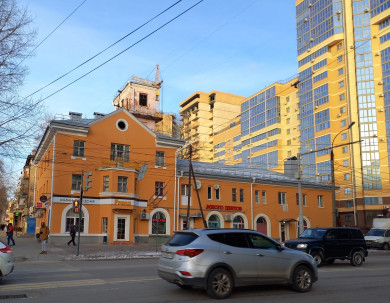 Воронежцы обратили внимание на странный ремонт здания с «домиком Карлсона»