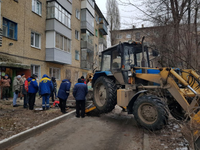 Двойная коммунальная авария оставила без воды и отопления пятиэтажку в Воронеже