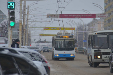 Из-за ледяного дождя приостановили работу воронежских троллейбусов