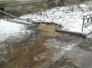 Воронежские коммунальщики спорят, кто виноват в постоянных прорывах канализации