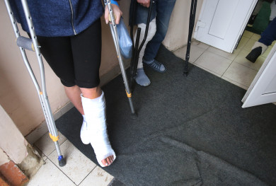 Почти 800 воронежцев пострадали из-за гололёда