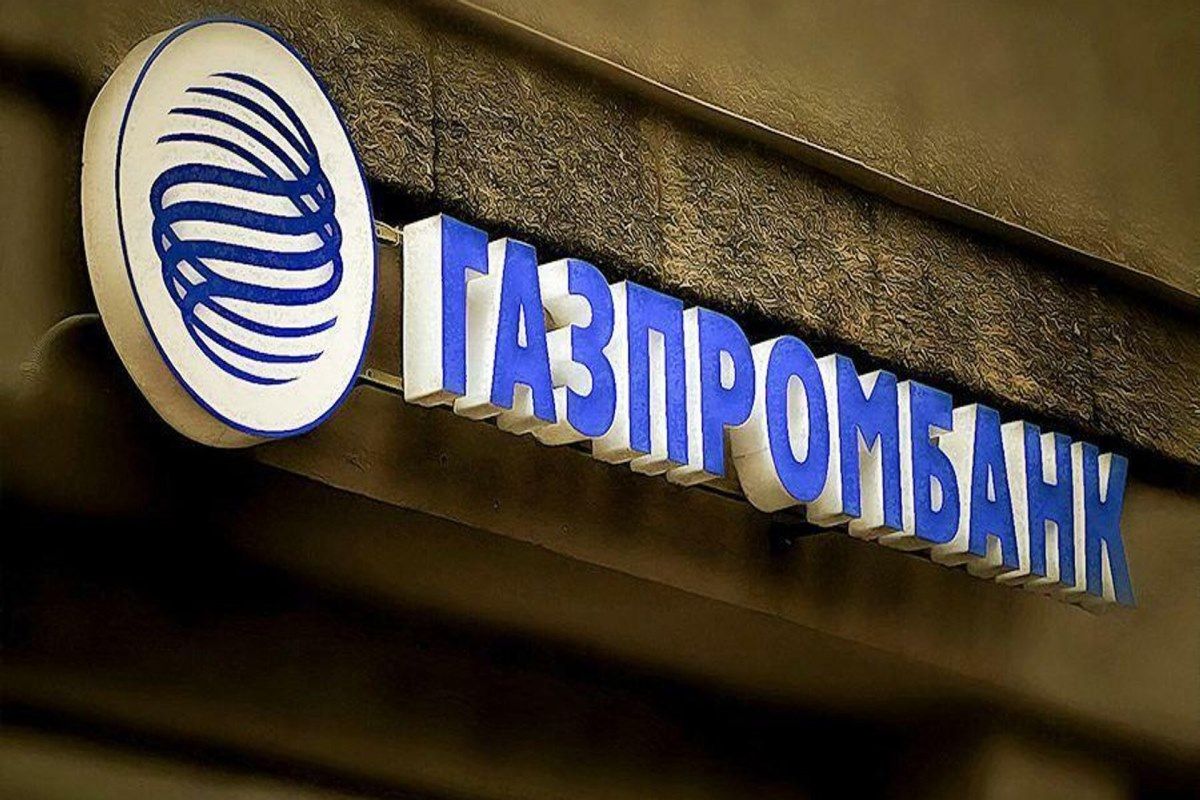 В Газпромбанке попросили не совершать международные переводы в долларах