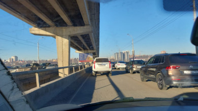 Воронежцы сообщили о «нереальной» пробке на Северном мосту из-за ДТП