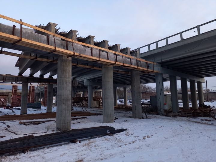 На улице Остужева начали устанавливать пролёты второго нового моста