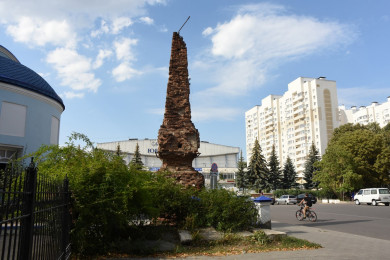 Старинный пилон у «Юбилейного» отреставрируют за 2 млн рублей