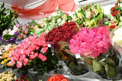 Букеты с гранатами на 8 Марта получили несколько жительниц Черноземья