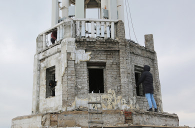В центре Воронежа начался ремонт здания с разрушавшейся башней
