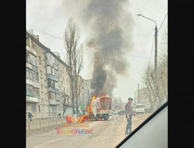 «ГАЗель» сгорела посреди дороги в микрорайоне ВАИ