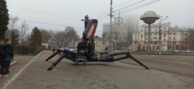 Воронежцев удивил гигантский робот-паук в центре города