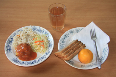 «80% детей начальной школы с температурой, непрерывной рвотой, поносом»