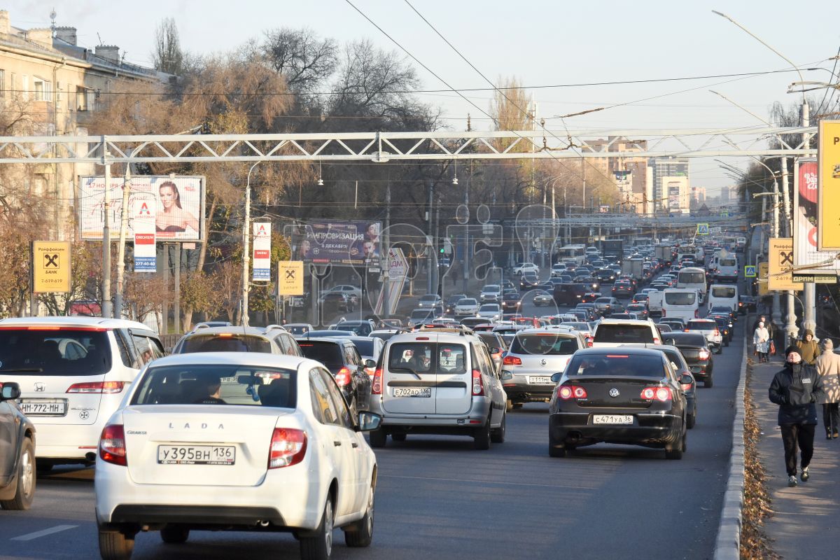 9-балльные пробки парализовали Воронеж пятничным вечером
