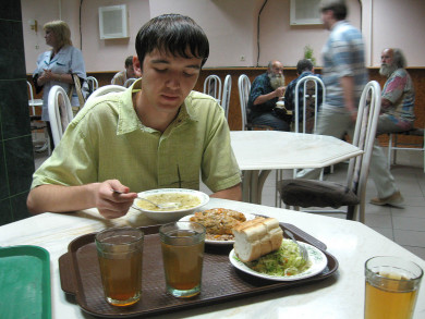 Воронежский повар избежал колонии после отравления 12 человек на турбазе под Воронежем