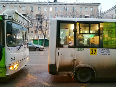 Улицы Воронежа сковали 9-балльные пробки из-за непогоды
