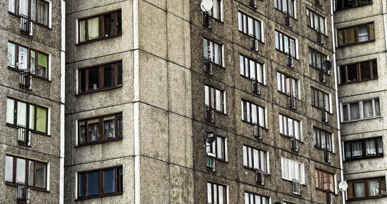 Мужчина выпал из окна 19-го этажа в Воронеже