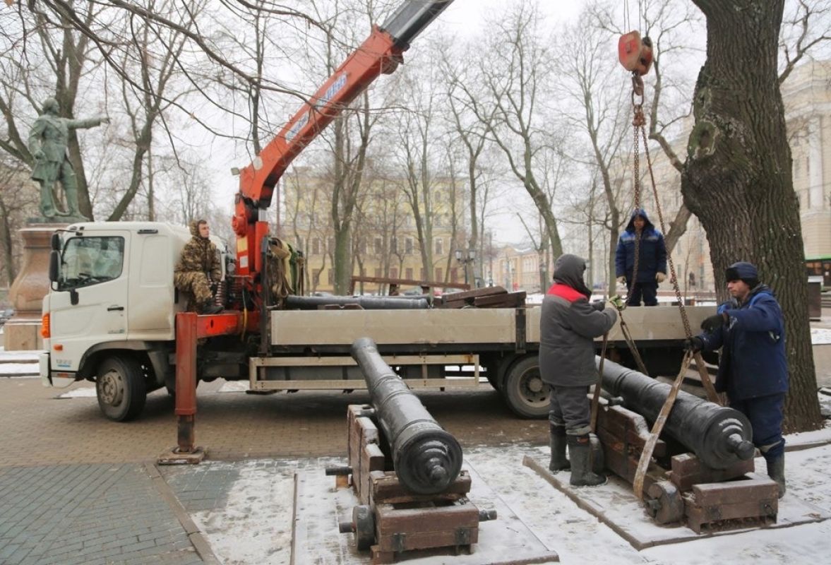 <p>В&nbsp;феврале чугунные&nbsp;орудия XVIII века увезли из Петровского сквера на&nbsp;ремонт</p>