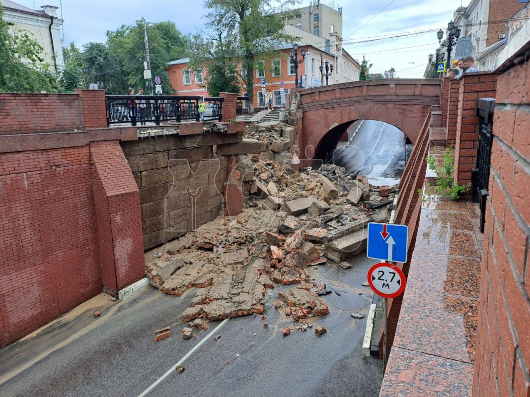 Каменный мост Воронеж рухнул