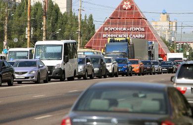 Две многокилометровые пробки парализовали вечерний Воронеж