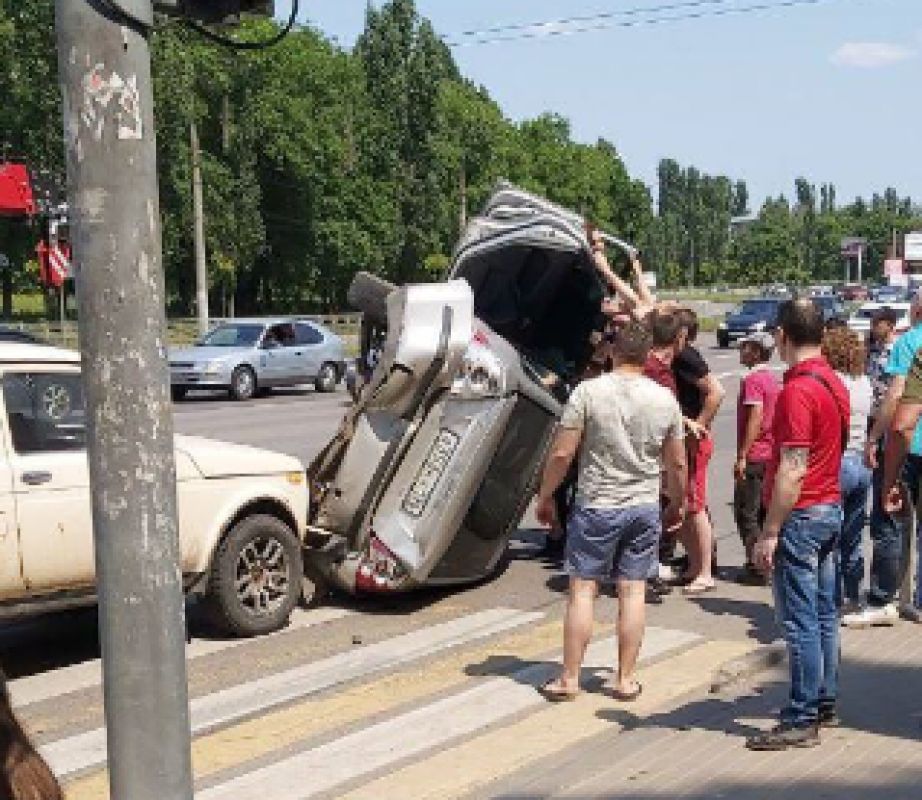 Перевернулась машина воронеж