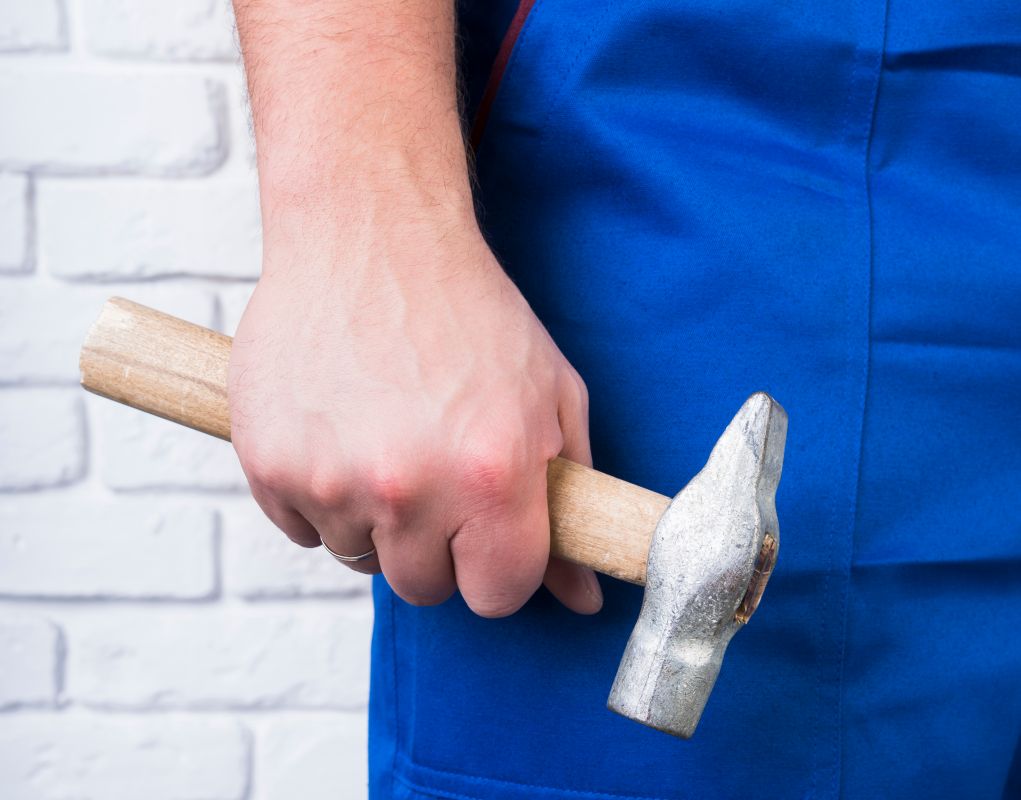 Мужчина забил молотком бывшего парня своей возлюбленной в&nbsp;Воронеже