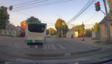 Водителя автобуса оштрафовали на 10 тысяч рублей в Воронеже