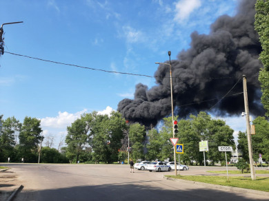 Воронежский Роспотребнадзор снова взял пробы воздуха после пожара на нефтебазе