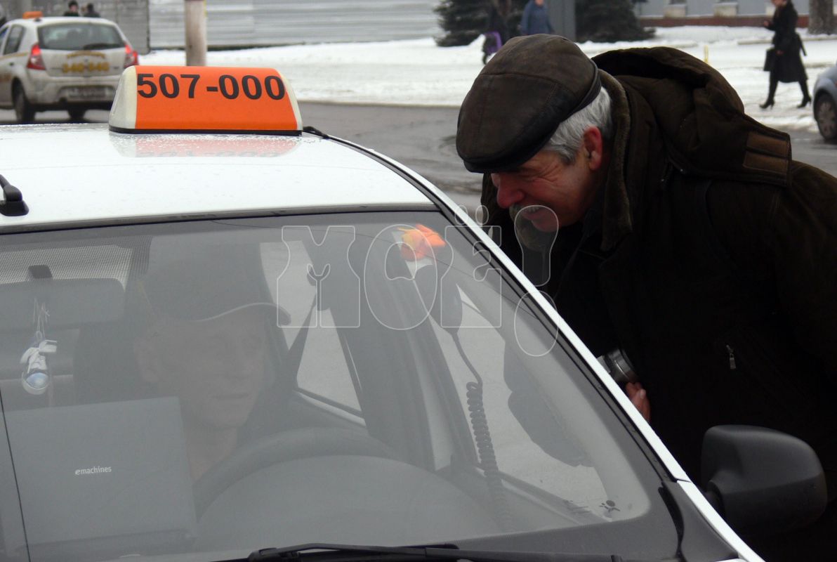 На таксиста повесили кредит после поездки с&nbsp;молчаливым иностранцем под&nbsp;Воронежем