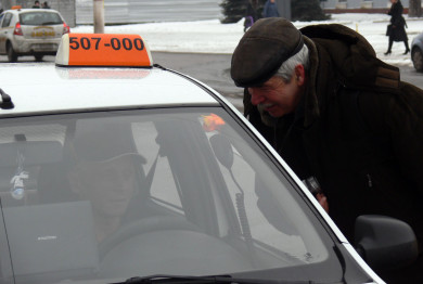 На таксиста повесили кредит после поездки с молчаливым иностранцем под Воронежем