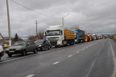 Многокилометровая пробка из-за ДТП образовалась на въезде в Воронеж