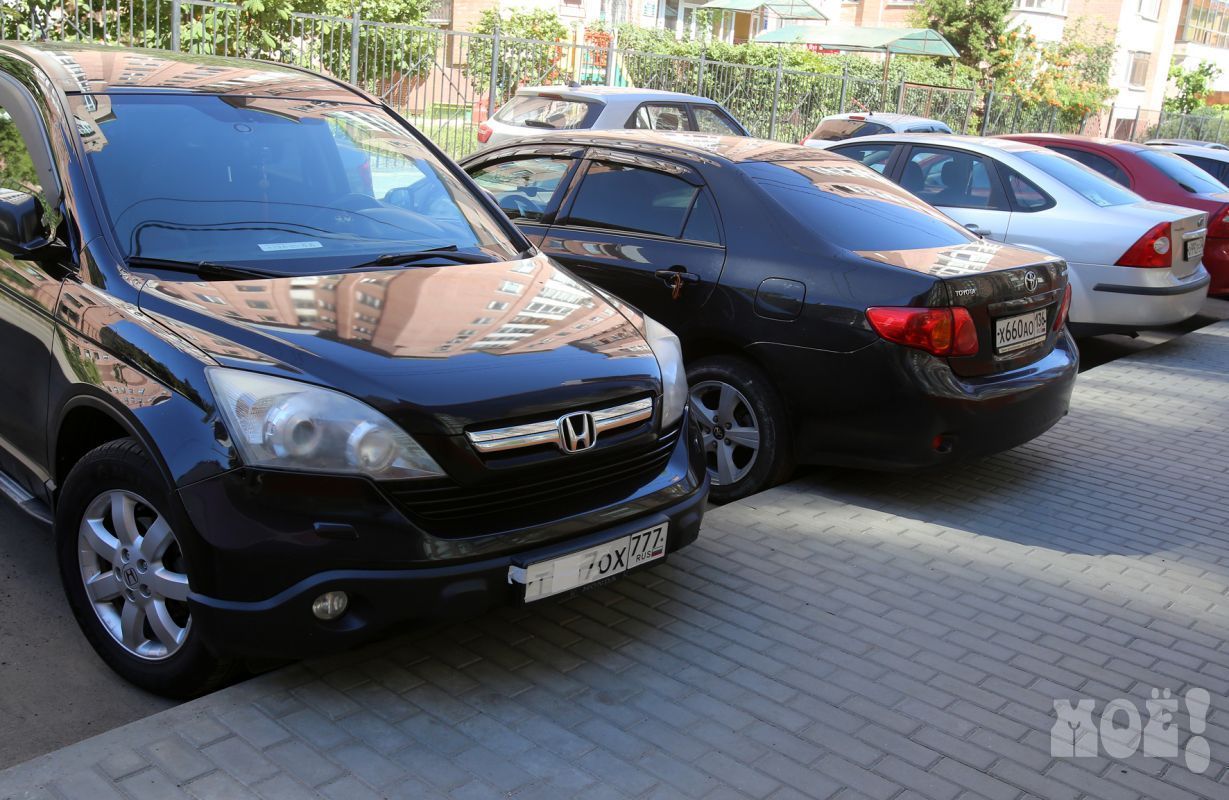 Воронежские власти не сказали, когда с платных стоянок уберут авто с закрытыми номерами